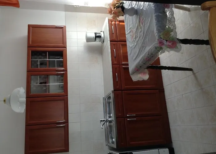 Lukacs Panzio 잘라카로쉬